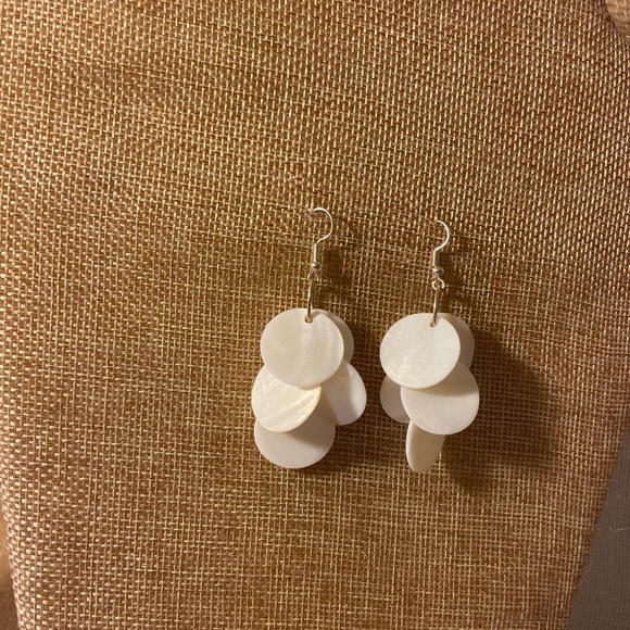 Shell earrings - Picture 2 of 3